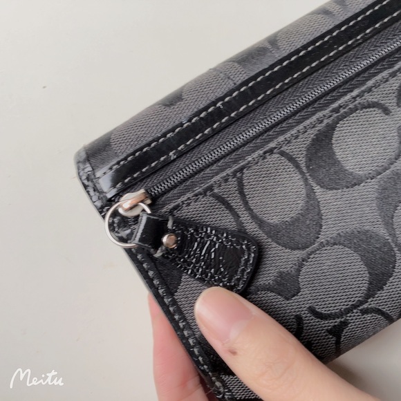 COACH Wallet Black Buckle Trifold - Picture 9 of 11